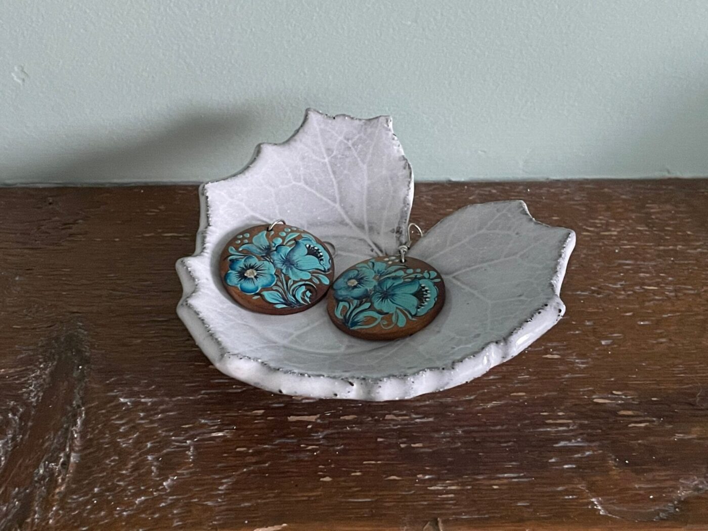 il_fullxfull.4474592411_5ta3.jpg White Glazed Leaf Soap & Trinket Dish