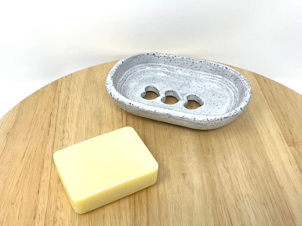 C5F43F13-E5A7-4392-ACC3-99EDCFE21B38_1_105_c White Heart Soap Dish, Grey Clay & Black Stone