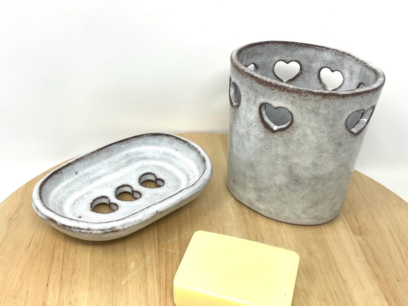 il_fullxfull.6610325210_3cmm.jpg Terracotta Heart Bathroom Set (Dish + Toothbrush Holder)